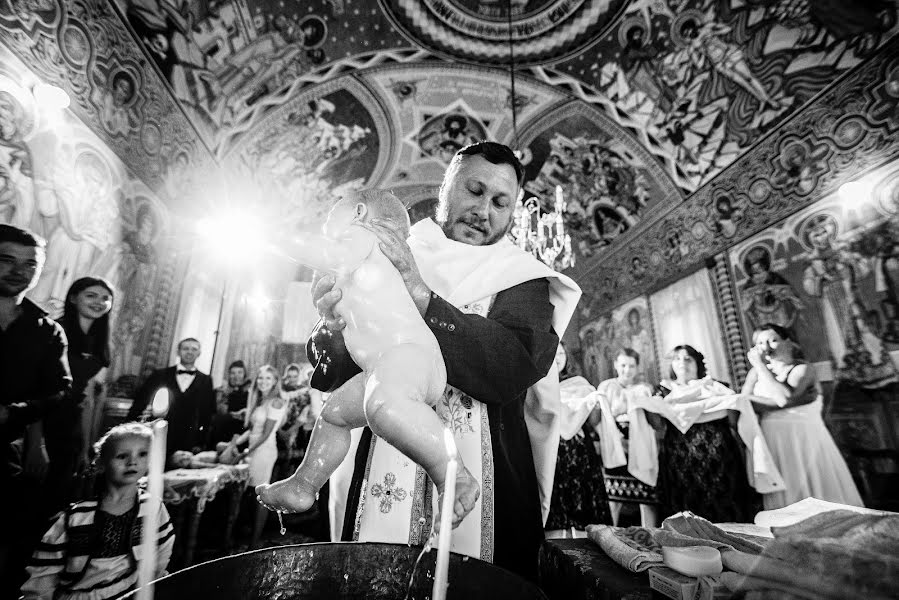 Wedding photographer Marius Balan (fotoemotii). Photo of 12 December 2017