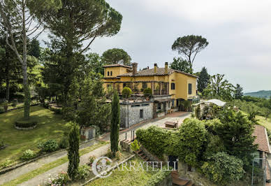 Villa with pool and garden 4