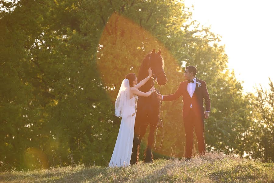 Fotografo di matrimoni Victor Balau (victorbalau). Foto del 16 ottobre 2017