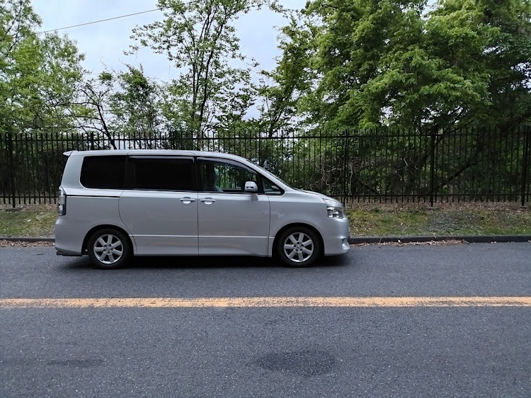 ヴォクシーの70ヴォクシー・車高調整に関するカスタム事例の投稿画像1枚目