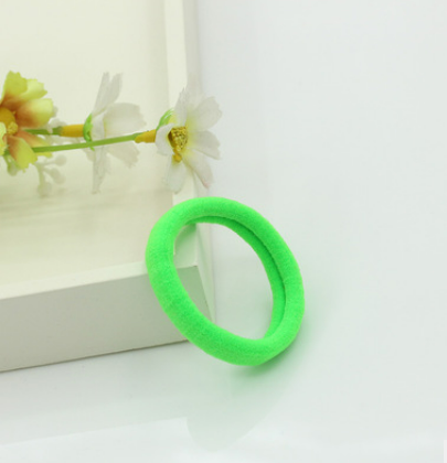 Fluorescerende ronde snoepjes in populaire kleuren, perfect voor feesten en evenementen. Geniet van de smaak en de gloed!