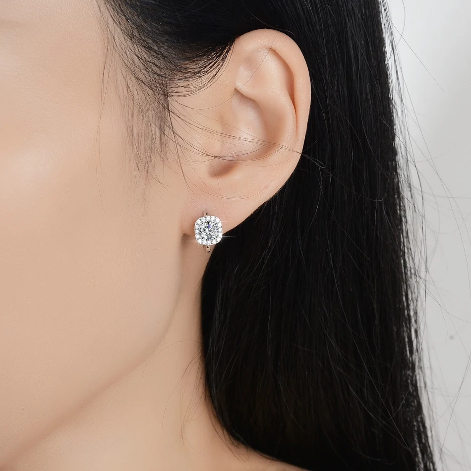 Zilveren moissanite oorbellen voor dames, modieus en schitterend. Ideaal voor dagelijks gebruik of speciale gelegenheden. Een stralende accessoire!