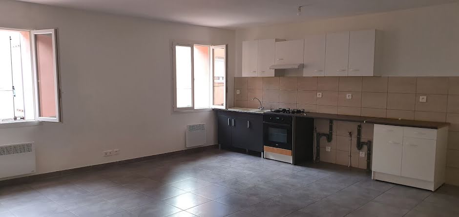 Location  appartement 3 pièces 65 m² à Le Luc (83340), 673 €