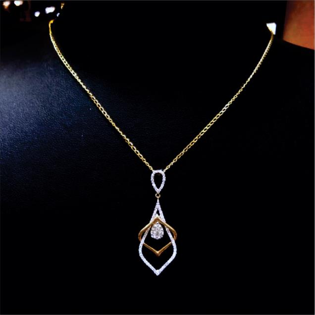 STUNNING DIAMOND PENDANT