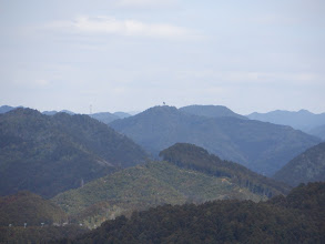 城山（中央）