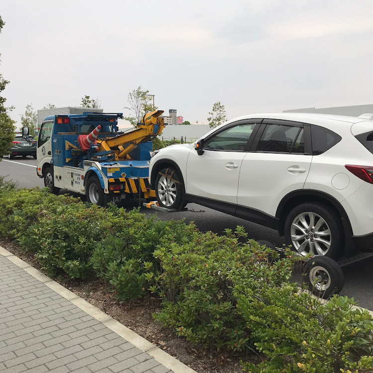 RAV4のヒヤッとした故障体験・タコマ風グリル・サイドドアプロテクター・GMG・ウィンドウパネルに関するカスタム事例の投稿画像2枚目