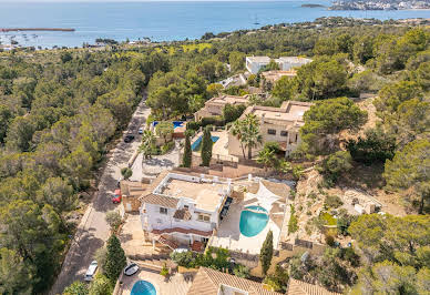 Maison avec piscine et terrasse 10