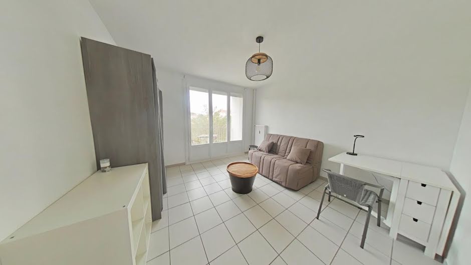 Location meublée appartement 2 pièces 29 m² à Valence (26000), 560 €