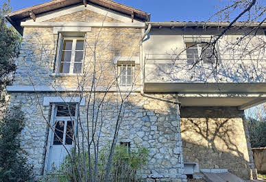 Maison contemporaine avec piscine et jardin 4