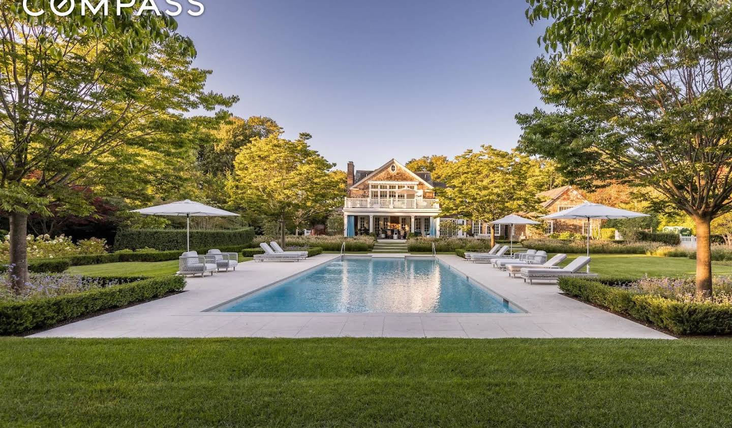 House with pool East Hampton