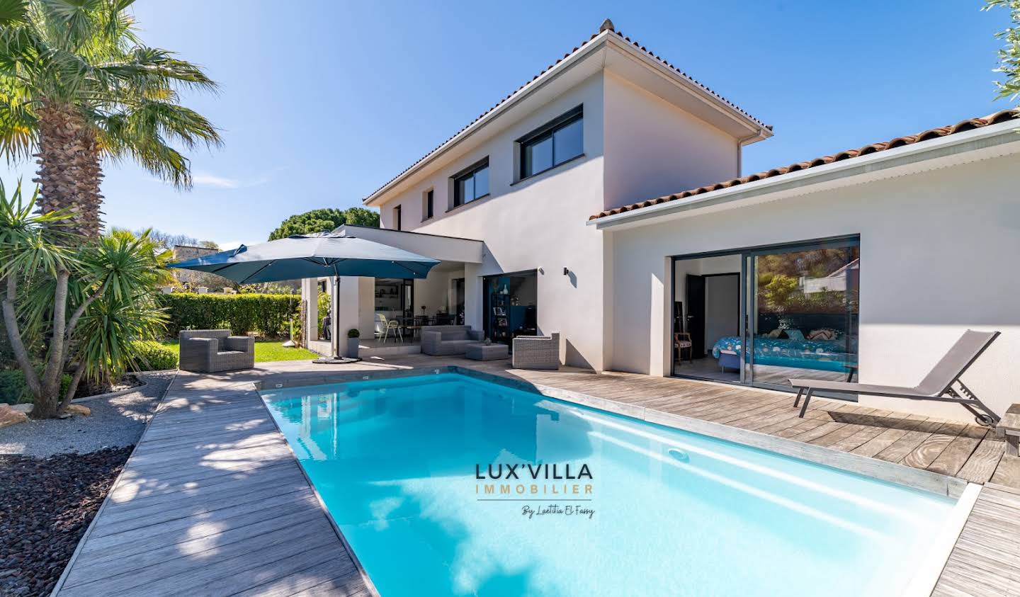 Villa avec piscine et terrasse Montpellier