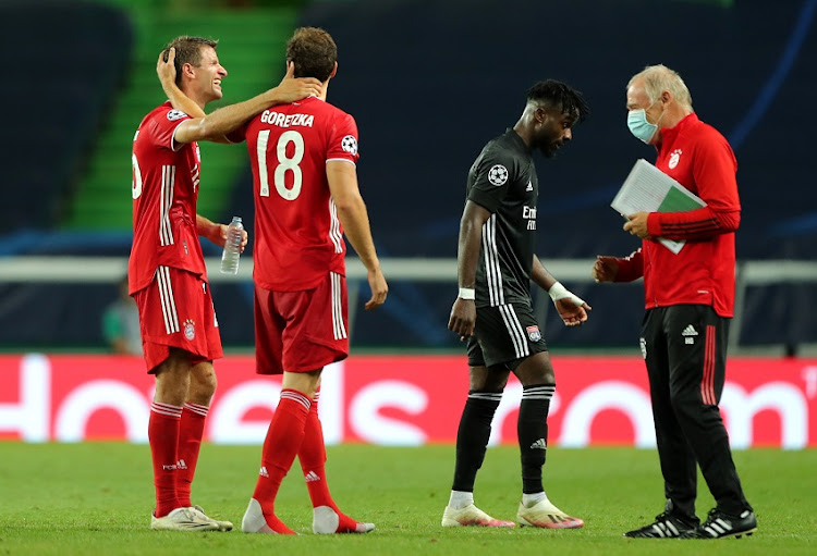 Thomas Mueller of Bayern Munich and Leon Goretzka of Bayern Munich celebrate following their sides victory in the UEFA Champions League Semi Final match between Olympique Lyonnais and Bayern Munich at Estadio Jose Alvalade on August 19, 2020 in Lisbon, Portugal.