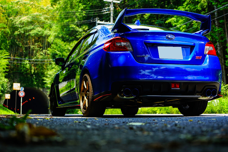 WRX STIの地べた撮り・WRX STIに関するカスタム事例の投稿画像1枚目
