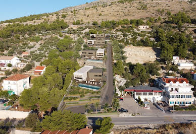 House with pool and terrace 5