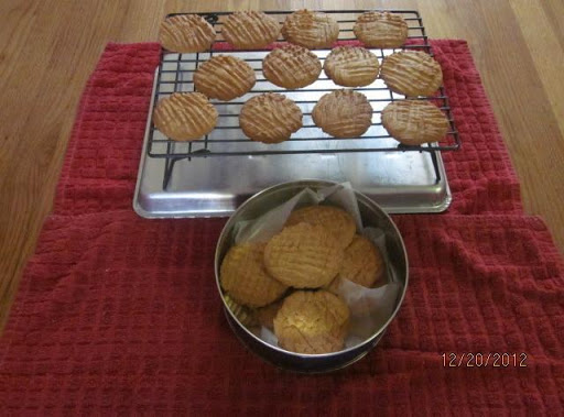 Cookies Cooling and Stored in Cookie Tin.