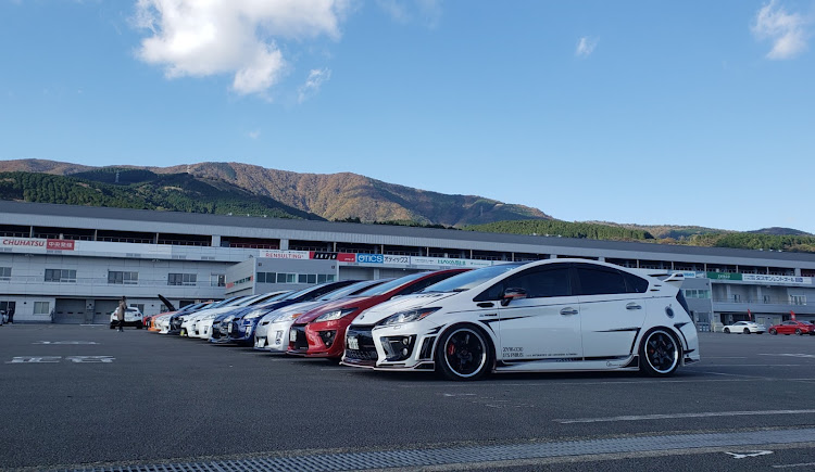プリウスのフジスピードウェイ・FSWレーシングコース・puriten family・プチリメ・お荷物のご用命はカンガルーの西濃へに関するカスタム事例の投稿画像12枚目