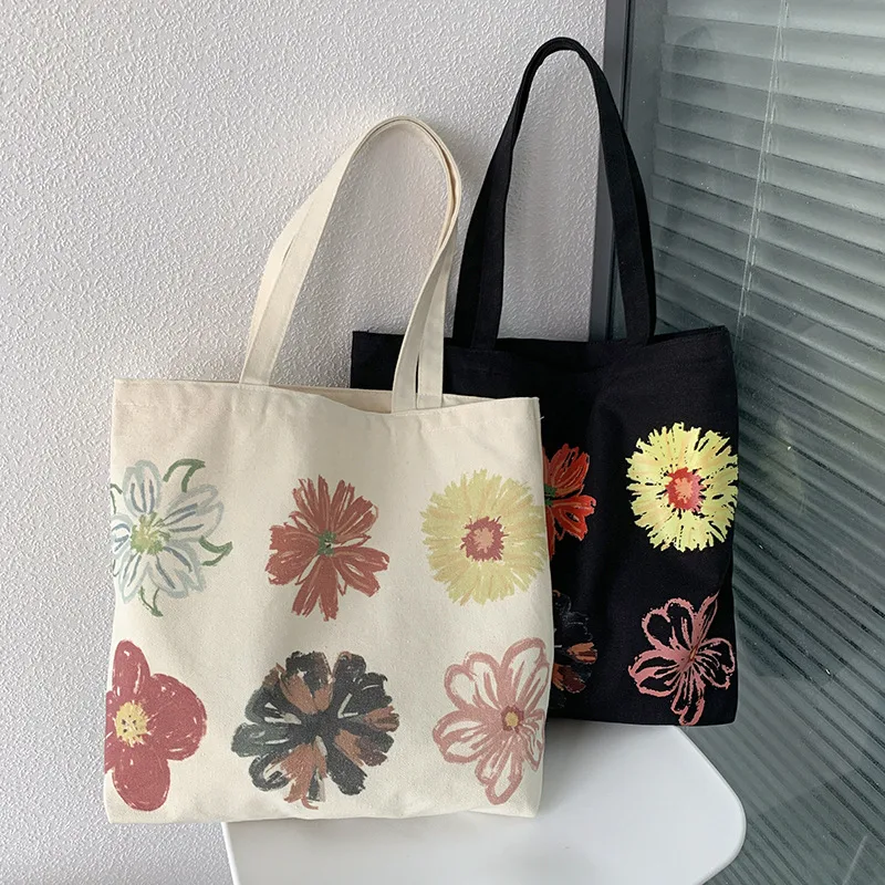Bolsa de ombro simples de lona pintada à mão, perfeita para uso diário. Leve seus pertences com estilo, conforto e praticidade em qualquer ocasião.