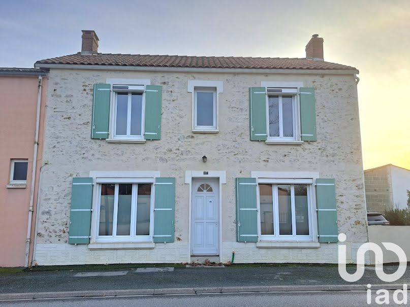 Vente maison 7 pièces 150 m² à La Roche-sur-Yon (85000), 297 500 €