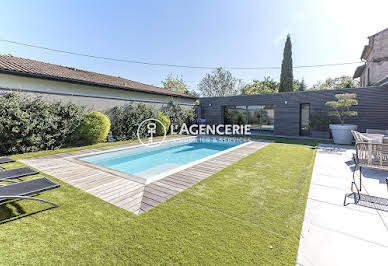 Maison avec piscine et jardin 2