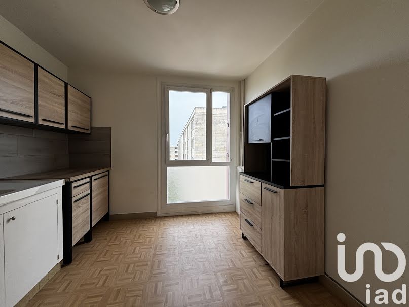 Location  appartement 3 pièces 64 m² à Beauvais (60000), 850 €