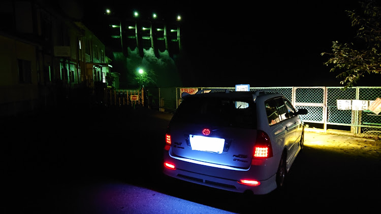カローラフィールダーのナイトドライブ・温泉巡り・#ハイドラ#ハイタッチドライブ・ダム巡り・友人の車と並べたに関するカスタム事例の投稿画像9枚目