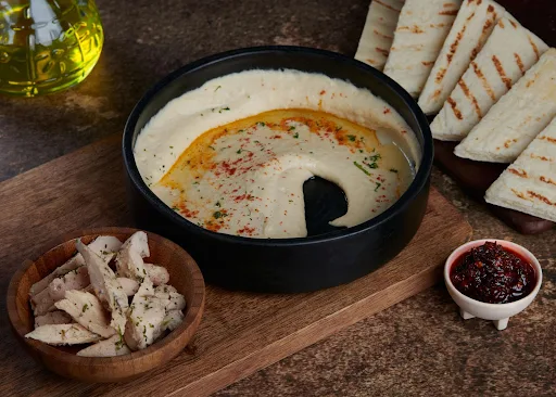 Hummus & Pita With Grilled Chicken