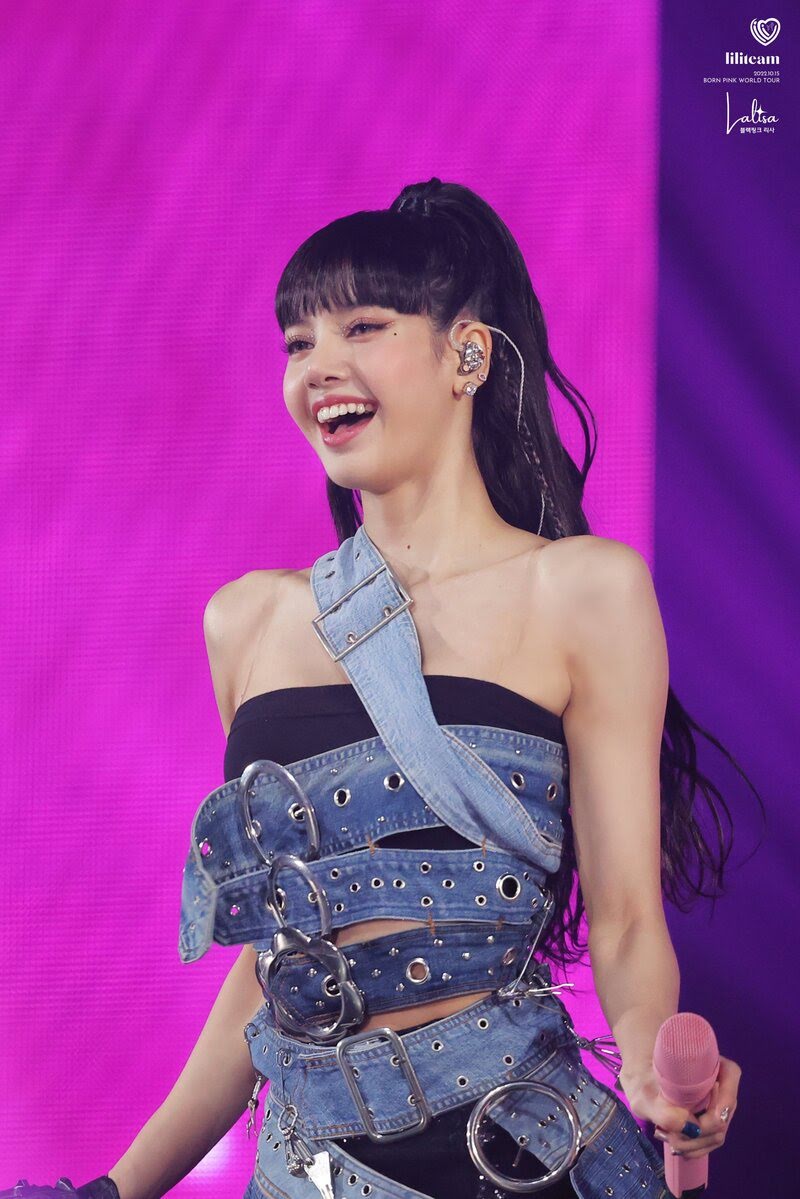 221015-BLACKPINK-LISA-BLACKPINK-World-Tour-BORN-PINK-Concert-in-Seoul-documents-6(1)