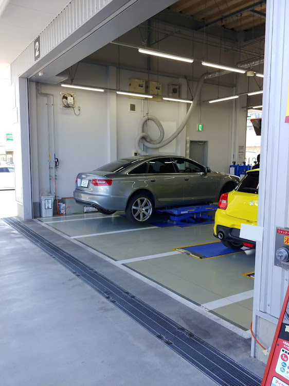 A6のアルミテープ・エアスト　グローラ・立体駐車場盛れる・ホイール交換・曇天とガンメタに関するカスタム事例の投稿画像5枚目