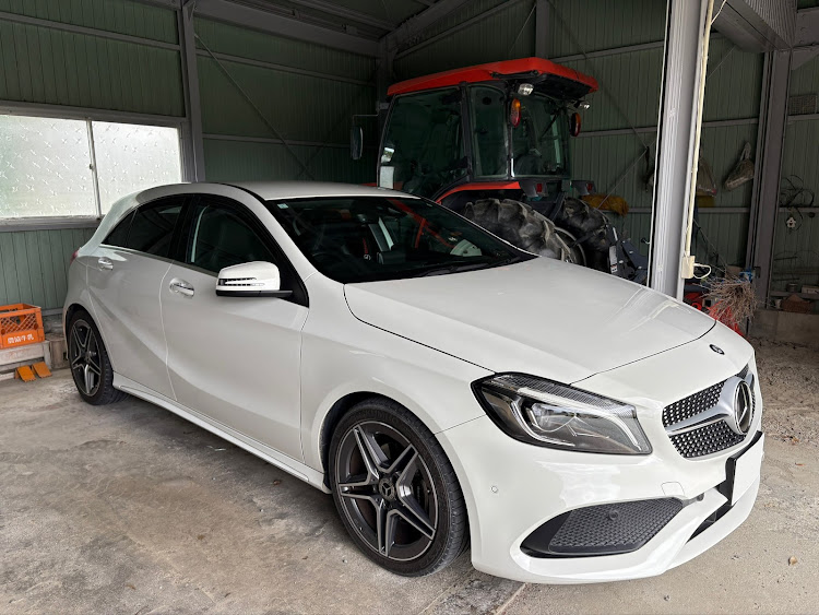 Aクラス ハッチバックのA180スポーツ・久しぶりの洗車に関するカスタム事例の投稿画像1枚目