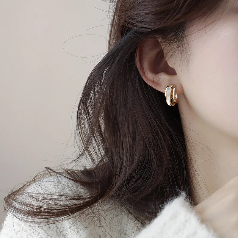 Zilveren oorstekers High Sense French Fritillary, uniek design voor dames. Deze prachtige oorbellen geven je outfit een luxe uitstraling.