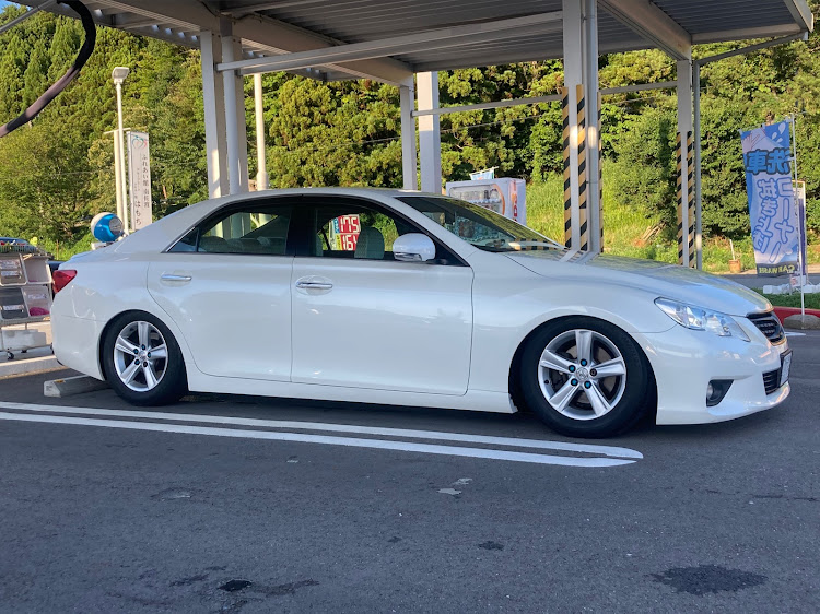 マークXの低いようで低くない丁度良い高さ・晴天☀・洗車に関するカスタム事例の投稿画像3枚目