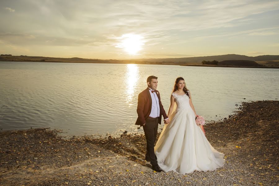 Fotógrafo de casamento Emre Yıldırım (studionecmi). Foto de 24 de julho 2018