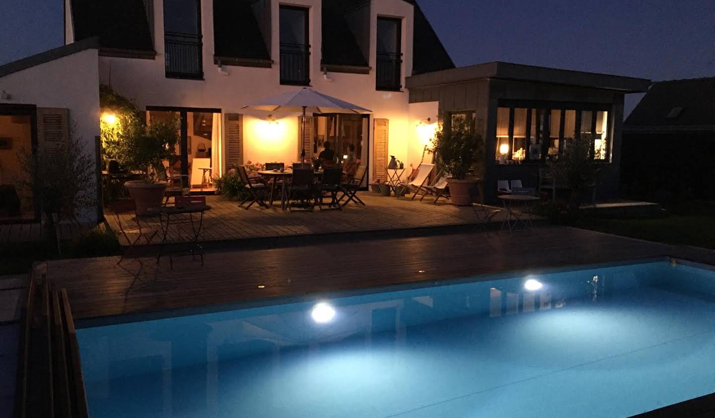 House with pool and garden Lesconil