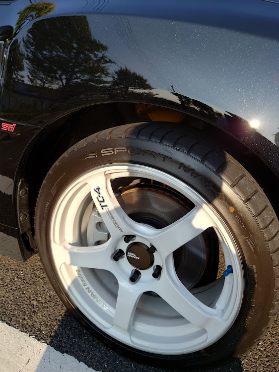 WRX S4のみんなでつくろうホイール図鑑・白ホイールはいいぞ・ADVAN Racing TC4・DUNLOP SPORTS MAXXに関するカスタム事例の投稿画像2枚目