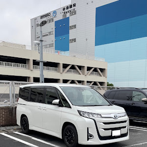 ノア ZWR90W