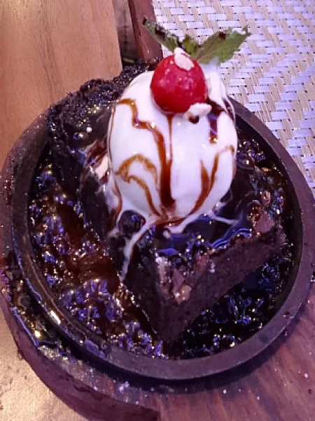 Sizzling Browine With Ice Cream