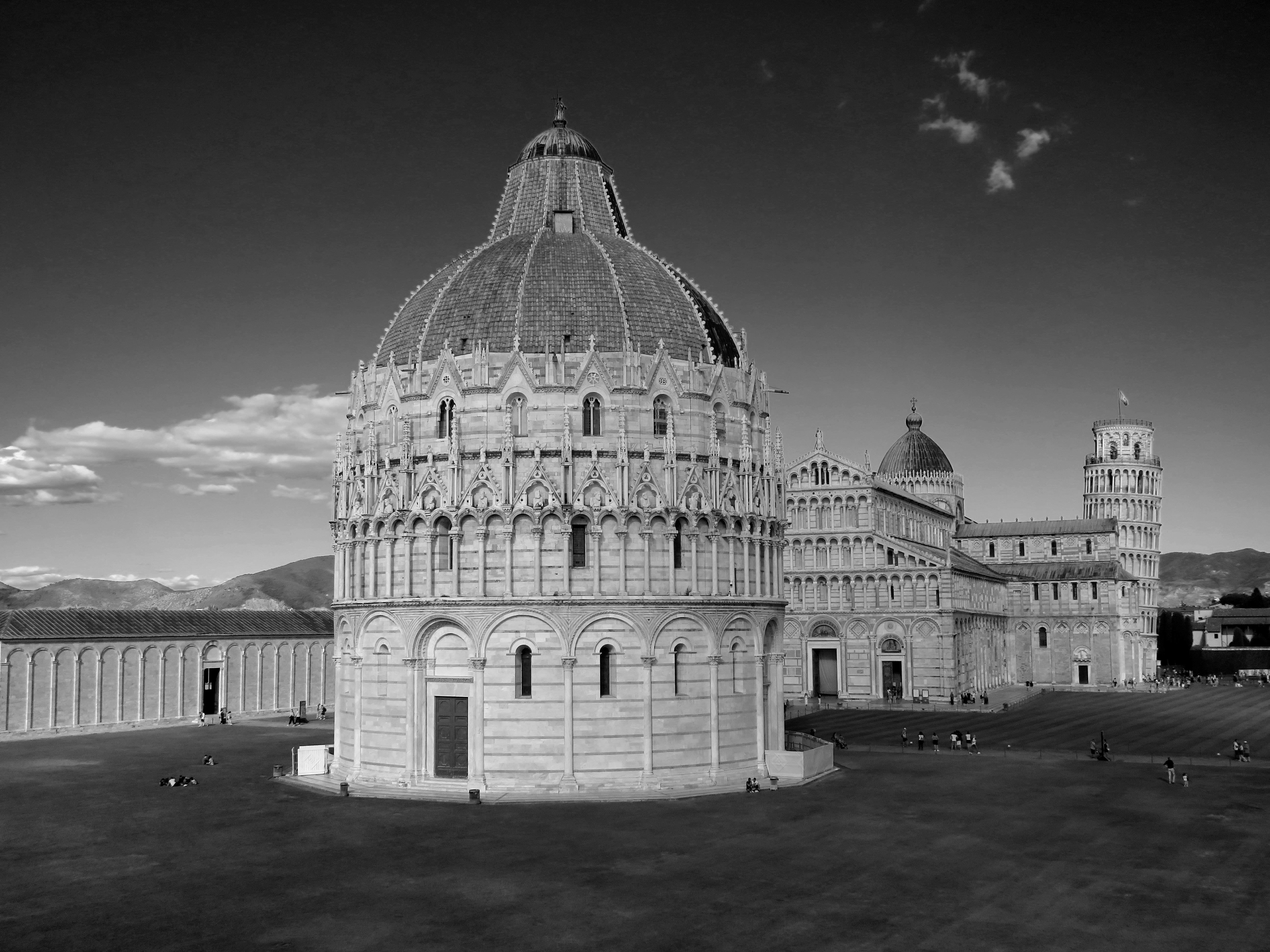 Piazza dei Miracoli di Giorgio Lucca