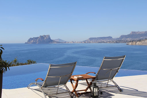 Villa avec piscine en bord de mer 1