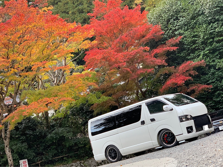 ハイエースバンのドライブ・紅葉狩り・平等院・バンプ調整成功・2018ベストショットに関するカスタム事例の投稿画像1枚目
