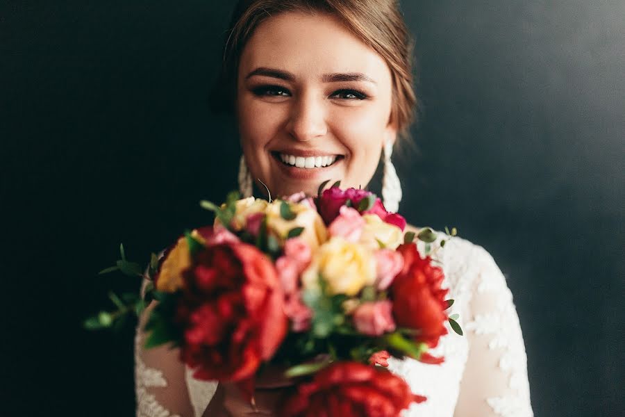 Fotógrafo de casamento Roman Urumbaev (eyesnv). Foto de 30 de janeiro 2019