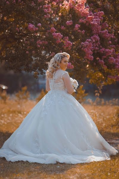 Wedding photographer Rigli Lutaj (riglilutaj). Photo of 26 October 2019