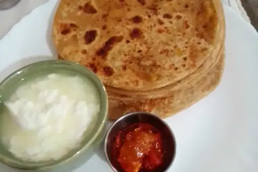 Paneer Paratha With Curd