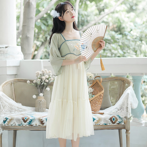 Title 3, Improved Guofeng Xianqi Embroidery Hanfu, a bea...