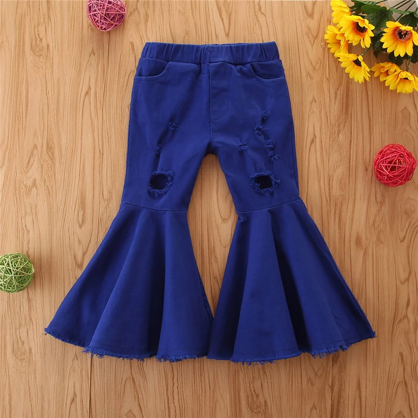 Jeans elásticos para niña con rotos y agujeros estilo cuerno, pantalones cómodos y modernos para looks casuales y a la moda.