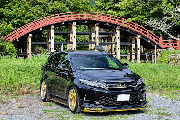 ハリアーの2022.09.04・過去を語る・神社仏閣・愛車の一番好きな角度・お題11月14日からになってますよ〜運営さんに関するカスタム事例の投稿画像2枚目