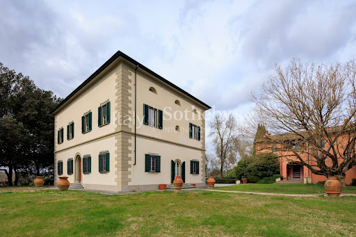 Villa with pool and garden 2