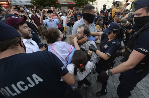 Na protestima u Varšavi policija uhapsila 48 LGBT aktivista