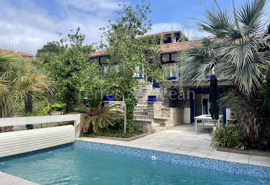 House with pool and terrace 4