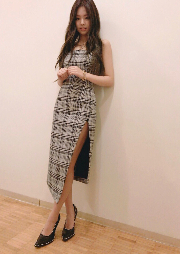 BLACKPINK Jennie  Spotted Wearing Sexy Split Dress Koreaboo