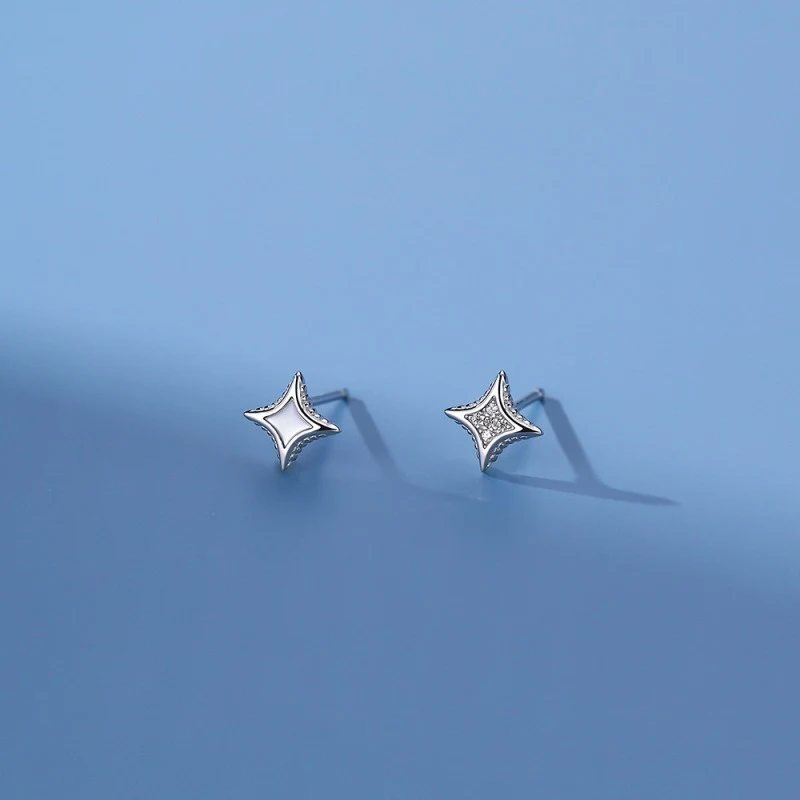 Pendientes de mujer de plata esterlina con estrella de cuatro puntas, súper brillantes, estilo japonés y coreano.